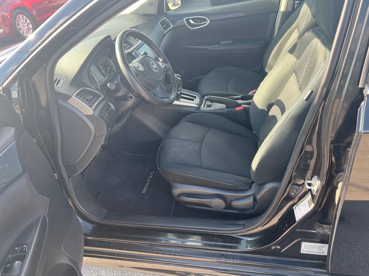 Used 2019 Nissan Sentra SR FWD image 2
