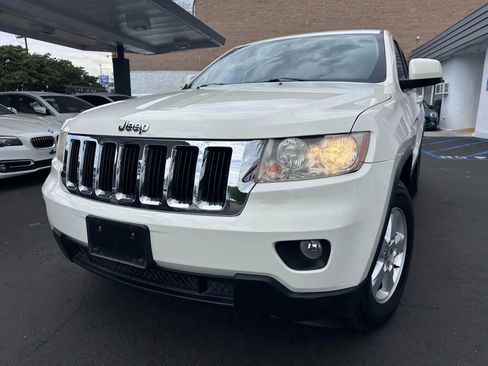 Used 2012 Jeep Grand Cherokee Laredo w/ Laredo E Group image 11