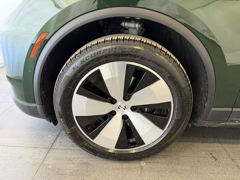 Certified 2025 Porsche Macan Electric image 10