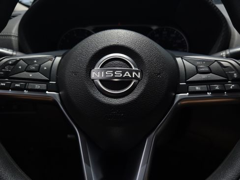 Used 2024 Nissan Sentra SV FWD image 32