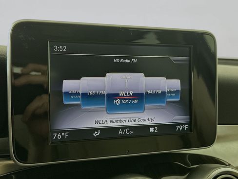 Used 2018 Mercedes-Benz GLC 300 4MATIC image 14