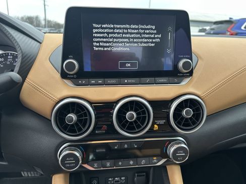 Used 2025 Nissan Sentra SV w/ SV Premium Package image 12