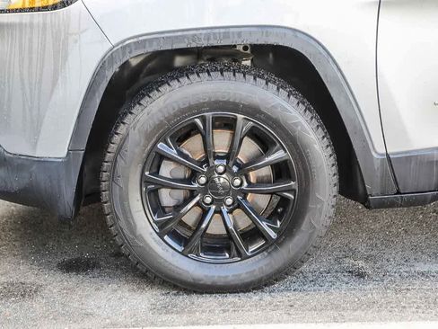 Used 2018 Jeep Cherokee Limited image 9