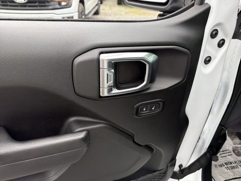 Used 2026 Jeep Wrangler Unlimited Sport AWD/4WD image 15