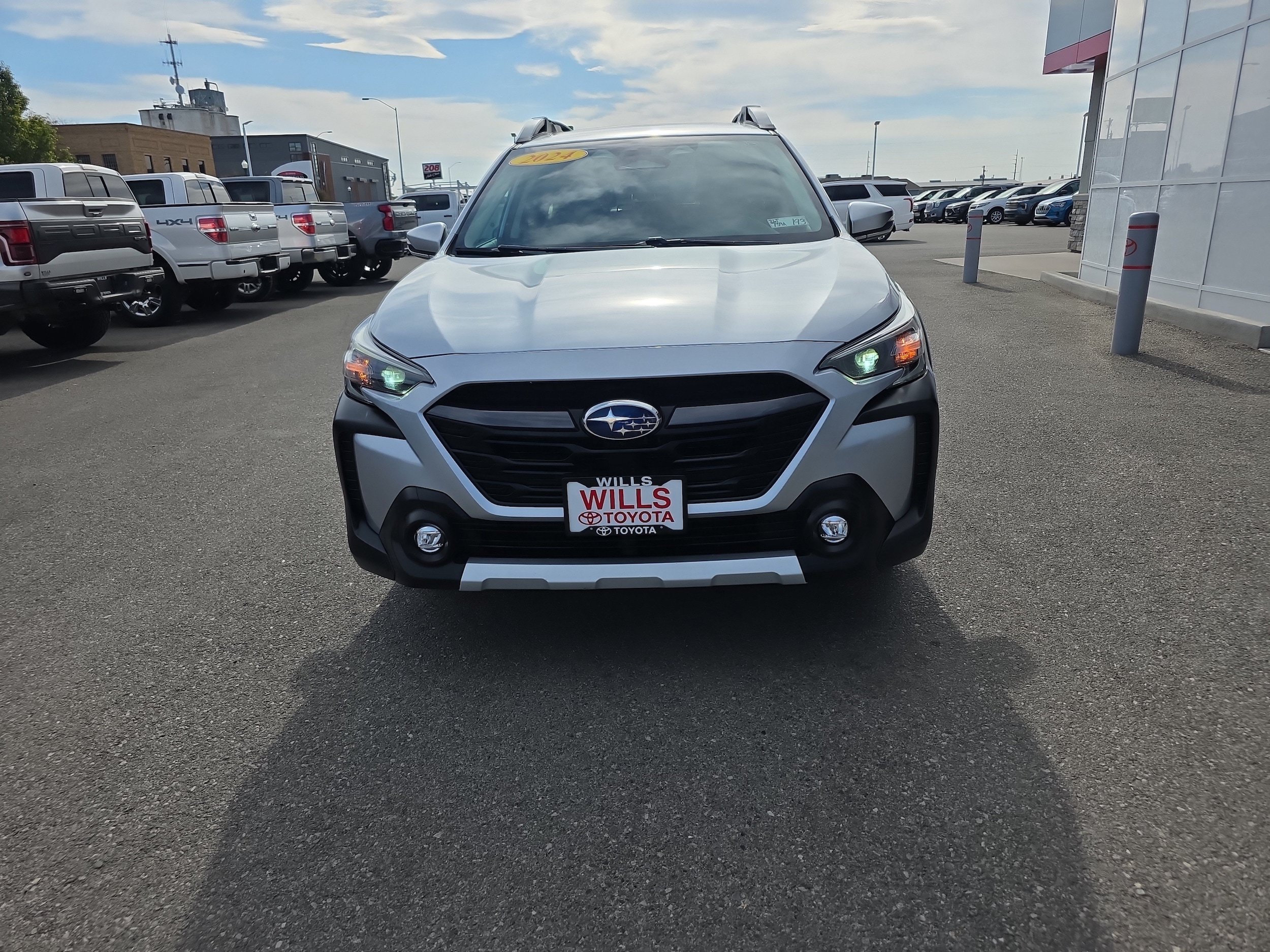 Used 2024 Subaru Outback Touring AWD/4WD image 5