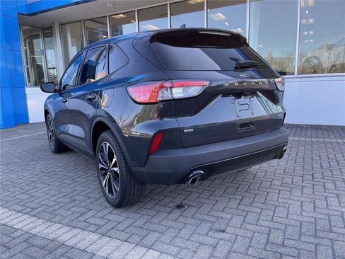 Used 2022 Ford Escape SE w/ SE Sport Appearance Package AWD/4WD image 3