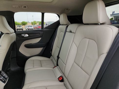 Used 2023 Volvo XC40 B4 Ultimate FWD image 5