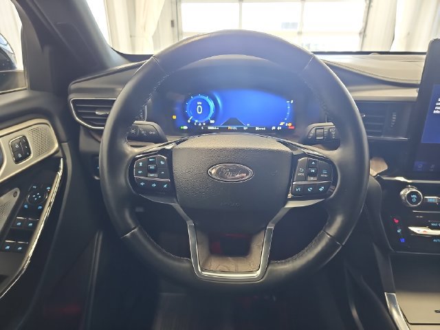 Used 2023 Ford Explorer Platinum w/ Technology Package AWD/4WD image 14