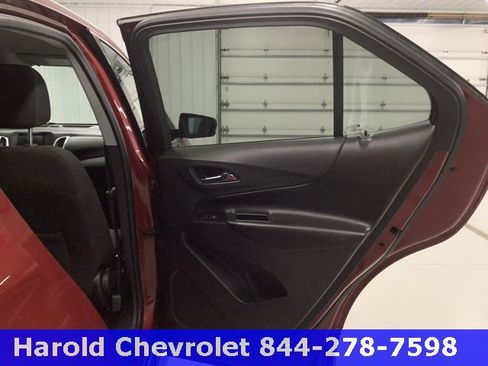 Used 2020 Chevrolet Equinox LT w/ Driver Convenience Package image 8
