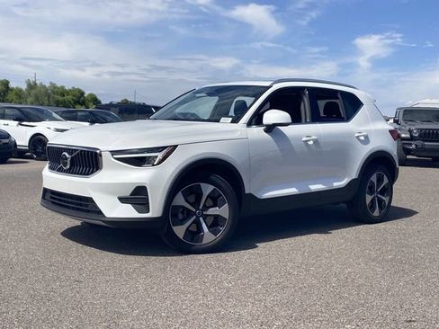 Certified 2025 Volvo XC40 B5 Core w/ Protection Package Premier AWD/4WD image 2