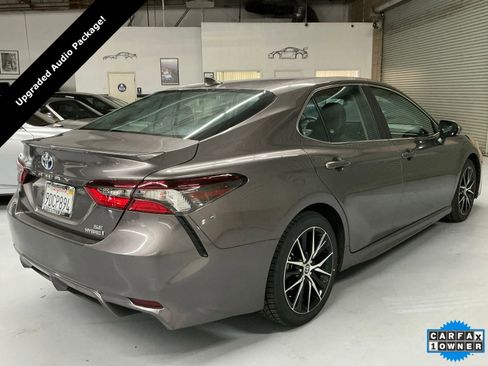 Used 2023 Toyota Camry SE image 3