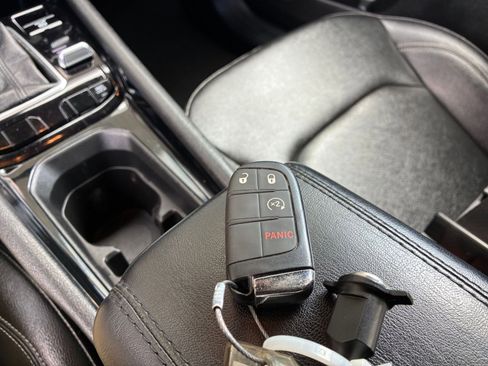 Used 2025 Jeep Compass Limited image 21