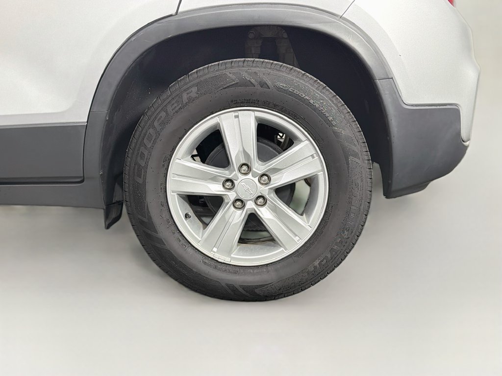 Used 2020 Chevrolet Trax LS w/ Tint and Cruise Package FWD image 29