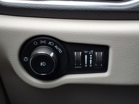 Used 2024 Chrysler Pacifica Limited image 31