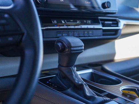 Used 2024 Toyota Sienna LE image 23