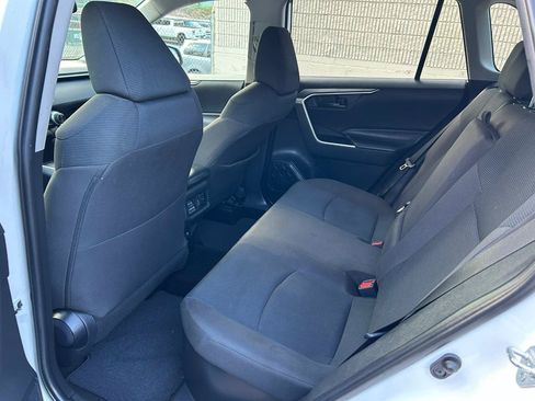 Used 2021 Toyota RAV4 LE AWD/4WD image 12