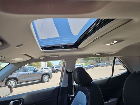 Used 2024 Hyundai Venue SEL FWD image 16