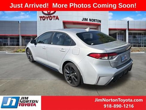Used 2025 Toyota Corolla SE w/ SE Premium Package FWD image 6