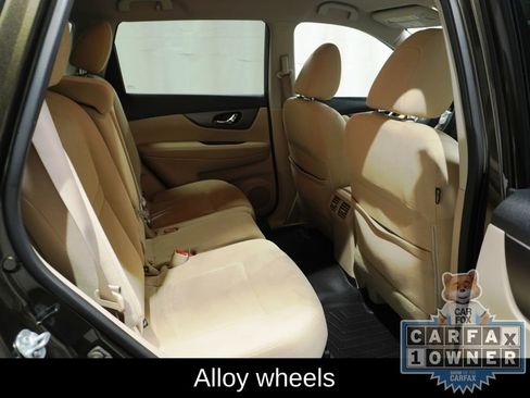 Used 2016 Nissan Rogue SV image 14