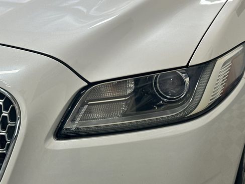 Used 2017 Lincoln Continental Select image 51