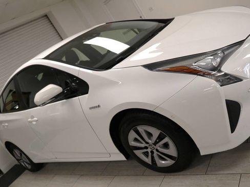 Used 2018 Toyota Prius Three image 88