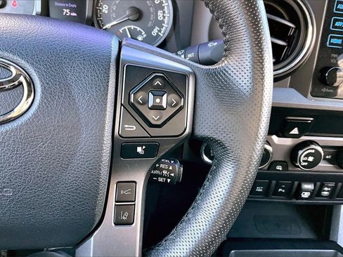 Used 2019 Toyota Tacoma TRD Off-Road w/ Technology Package image 27