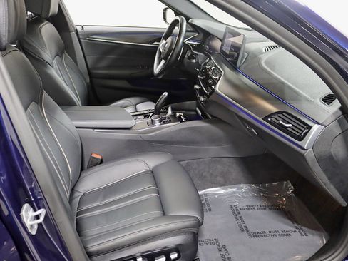 Used 2022 BMW M550i xDrive image 36