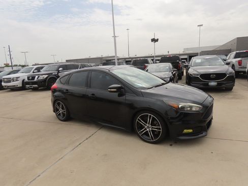 Used 2015 Ford Focus ST FWD image 7