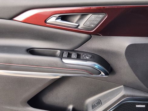 Used 2024 Chevrolet Traverse RS image 23