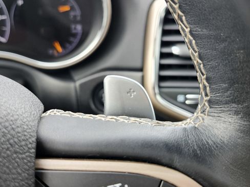 Used 2016 Jeep Grand Cherokee Limited image 36