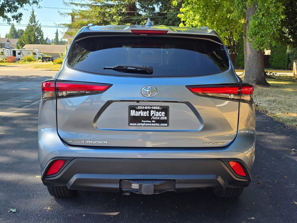 Used 2022 Toyota Highlander XLE AWD/4WD image 5