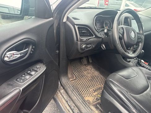 Used 2019 Jeep Cherokee Trailhawk AWD/4WD image 14