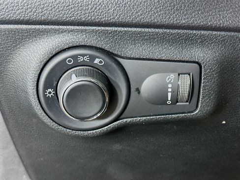 Used 2018 Jeep Compass Sport FWD image 17