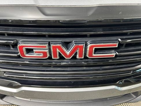 Used 2024 GMC Terrain SLE w/ Elevation Edition FWD image 10