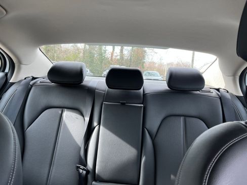 Used 2025 Genesis G70 2.5T image 38