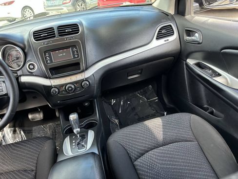 Used 2019 Dodge Journey SE FWD image 14