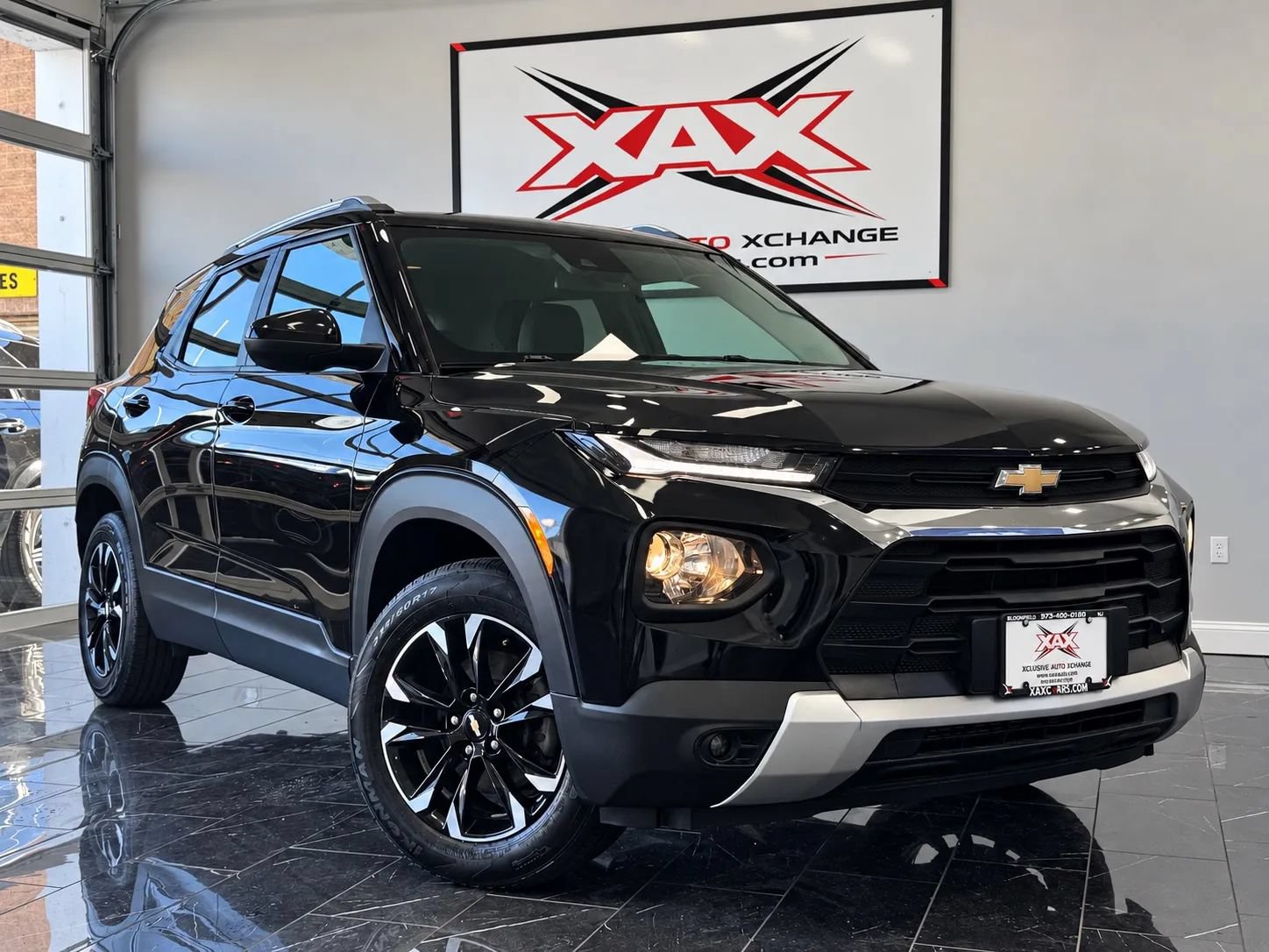 Used 2021 Chevrolet TrailBlazer LT w/ Premium Seating Package AWD/4WD image 1