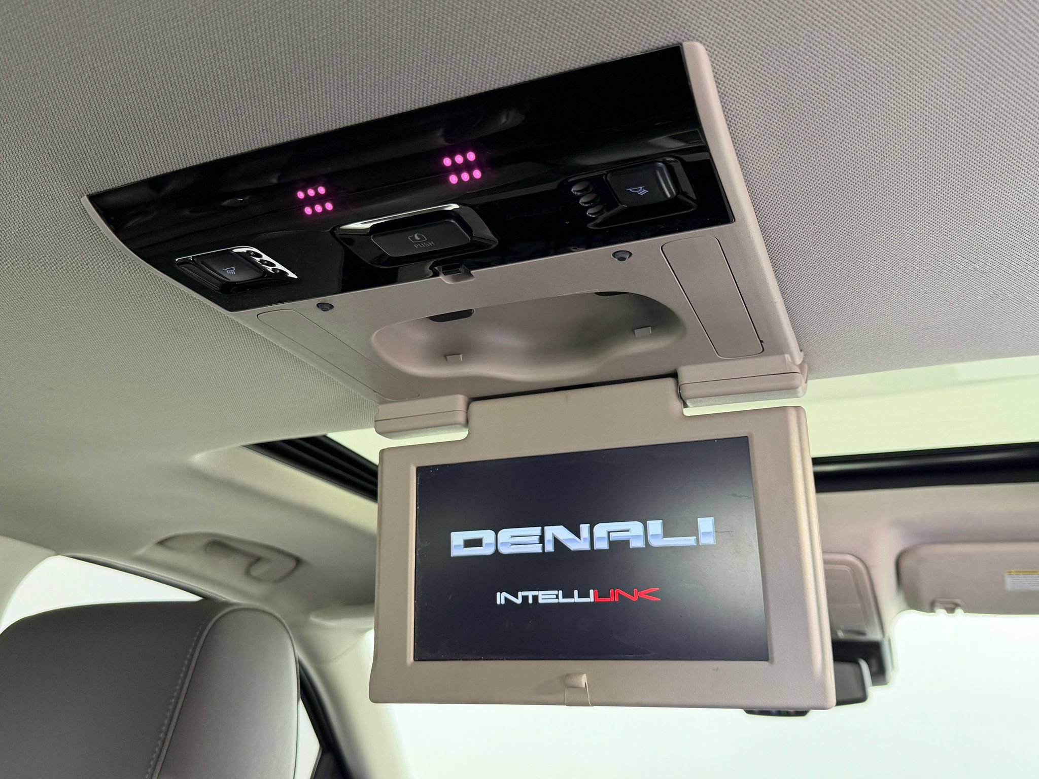 Used 2020 GMC Yukon Denali w/ Open Road Package AWD/4WD image 30