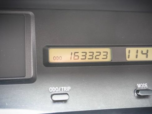 Used 2004 Toyota Avalon XL w/ Luxury Pkg FWD image 9