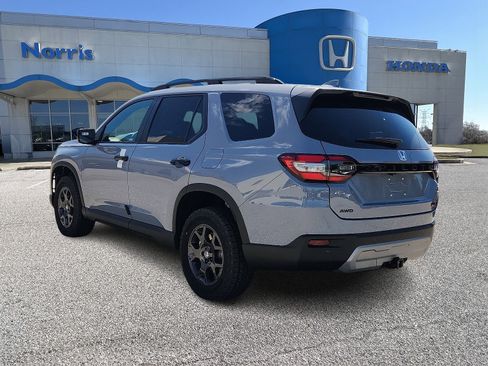 New 2025 Honda Pilot TrailSport image 3