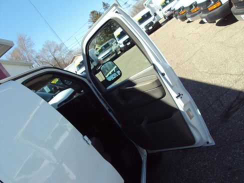 Used 2010 Chevrolet Express 1500 AWD image 13