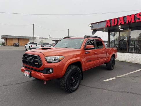 Used 2017 Toyota Tacoma TRD Sport image 7