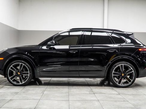Used 2023 Porsche Cayenne Platinum Edition image 10