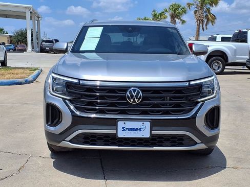 Used 2024 Volkswagen Atlas Cross Sport SE FWD image 3