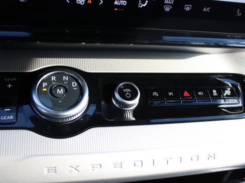 Used 2025 Ford Expedition Max Active image 25