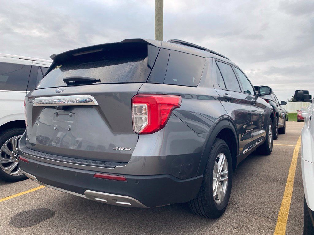 Used 2023 Ford Explorer XLT w/ Equipment Group 202A AWD/4WD image 9