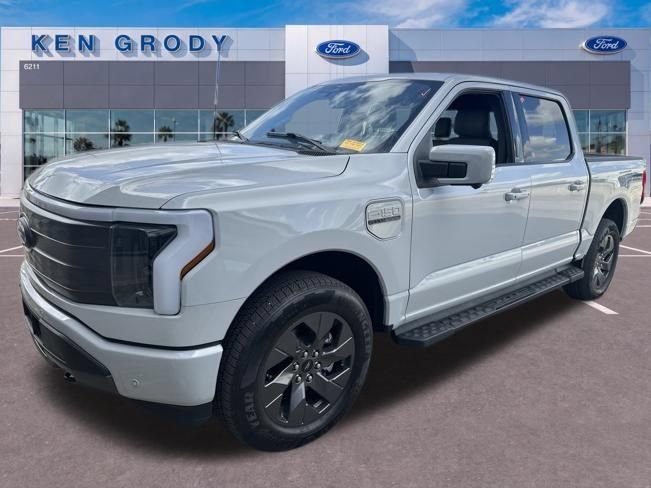 Used 2023 Ford F150 Lightning Lariat AWD/4WD image 3