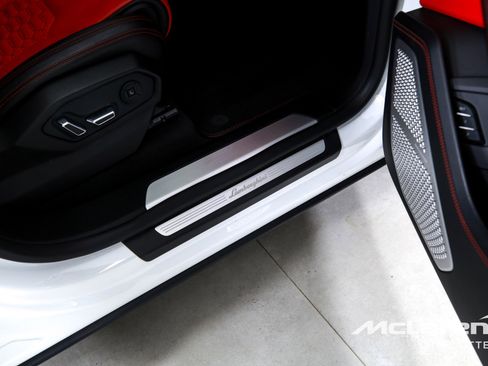 Used 2019 Lamborghini Urus image 31