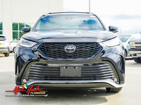 Used 2024 Toyota Highlander XSE image 3