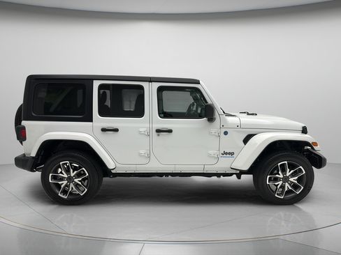 Used 2024 Jeep Wrangler Unlimited w/ Convenience Group AWD/4WD image 2